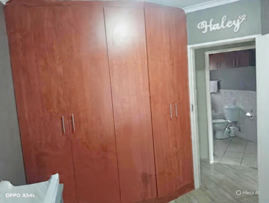 2 Bedroom Property for Sale in Vaalpark Free State